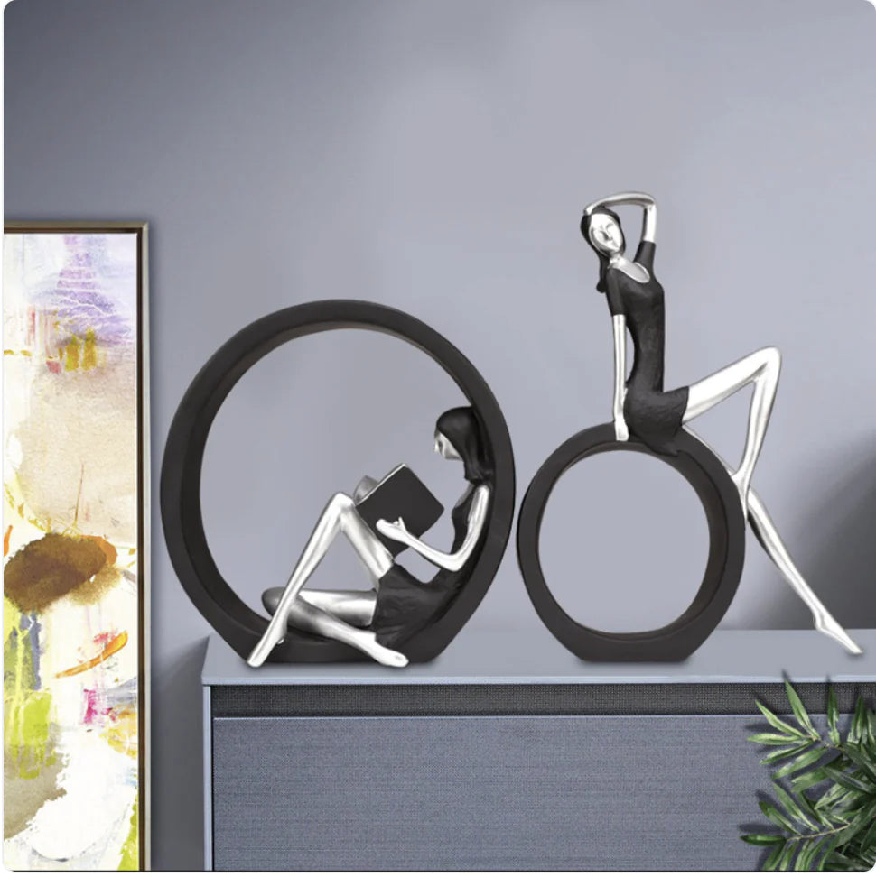 Elegant Väggdekoration – Flickfigur i Svart Resin