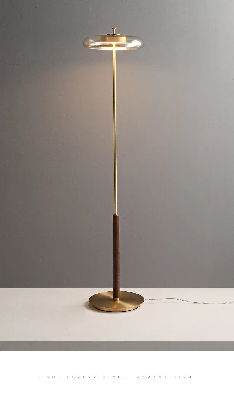 Modern Lyxig Golvlampa – Guldglans & Svampformad Glasdesign – För Sovrum & Vardagsrum