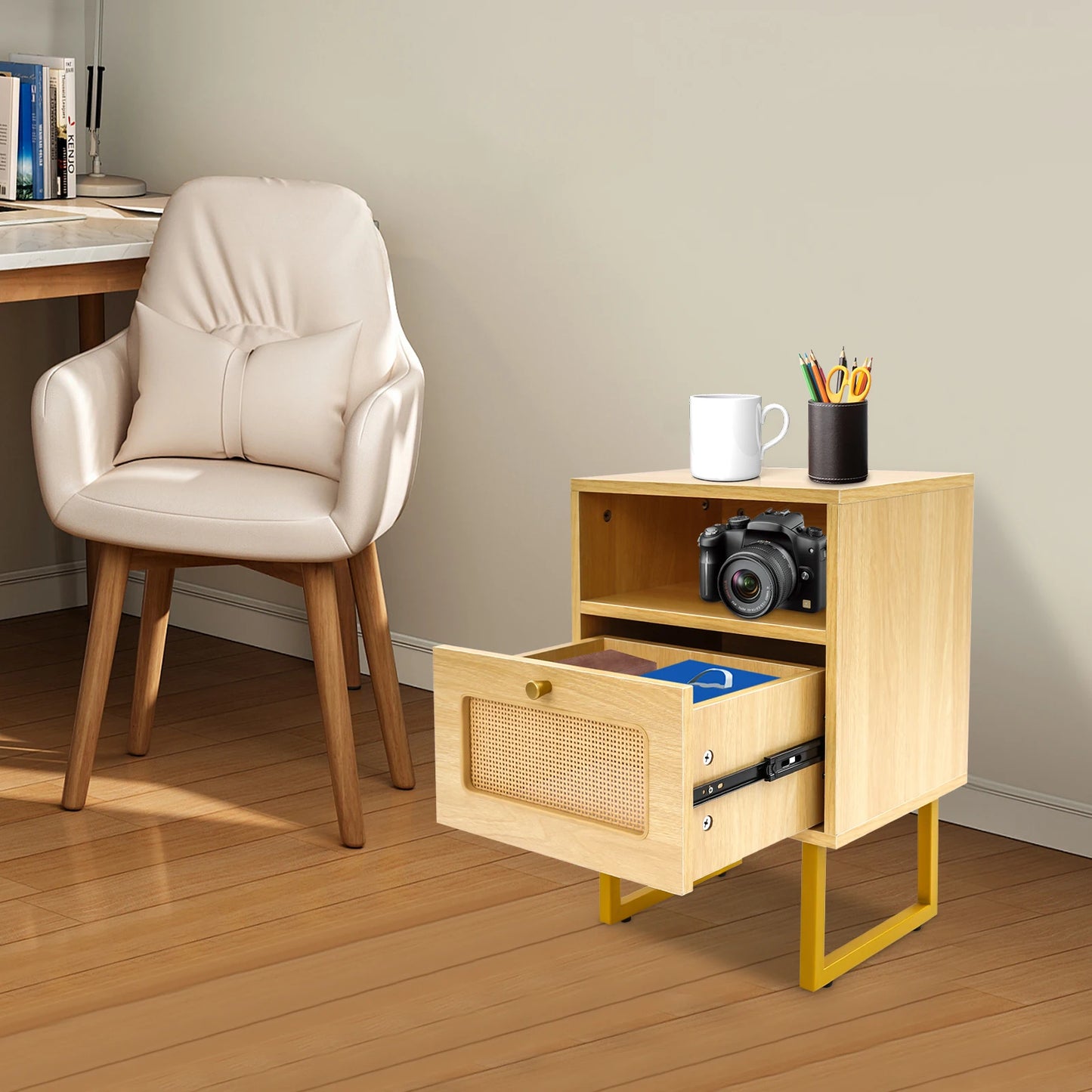 Kompakt Sängbord med Låda – 3 Nivåer & Rullhjul (39 × 29 × 56 cm)