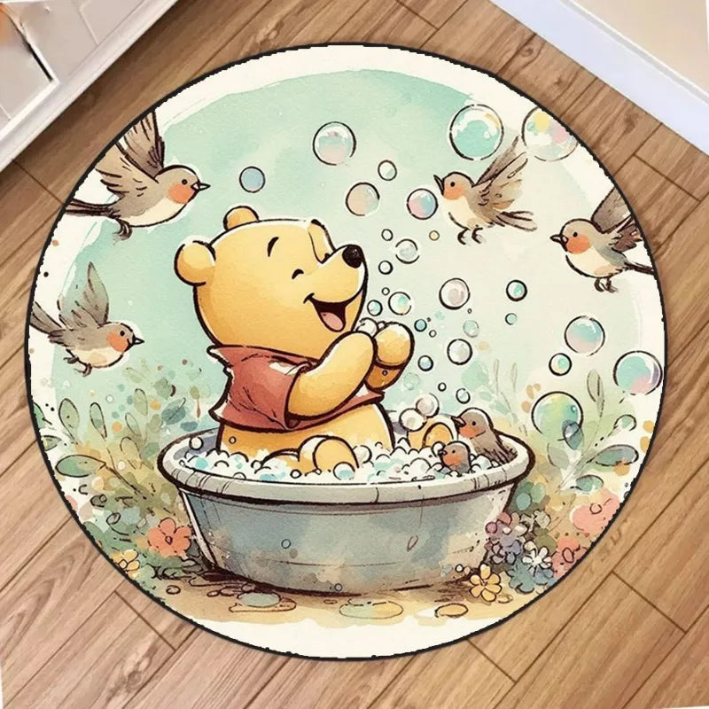 runda matta med Nalle Puh-motiv! Perfekt för barnrum, vardagsrum, badrum eller som dörrmatta.