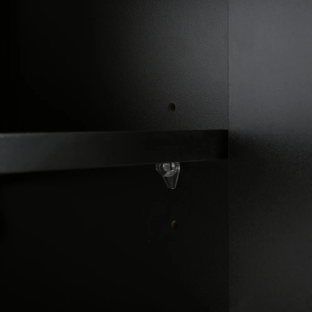 Modern Svart TV-bänk – Elegant Design med Justerbar Förvaring