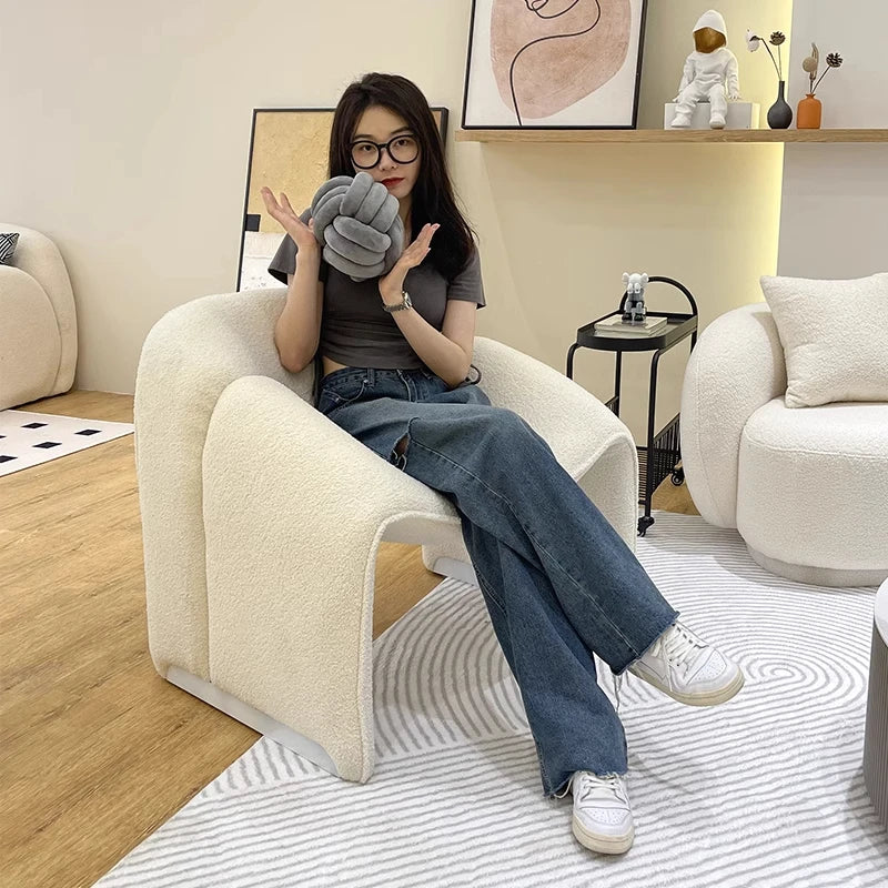 Nordisk L-formad Soffa – Vit Lounge i Lammullstyg – Modern & Romantisk Vardagsrumsdesign