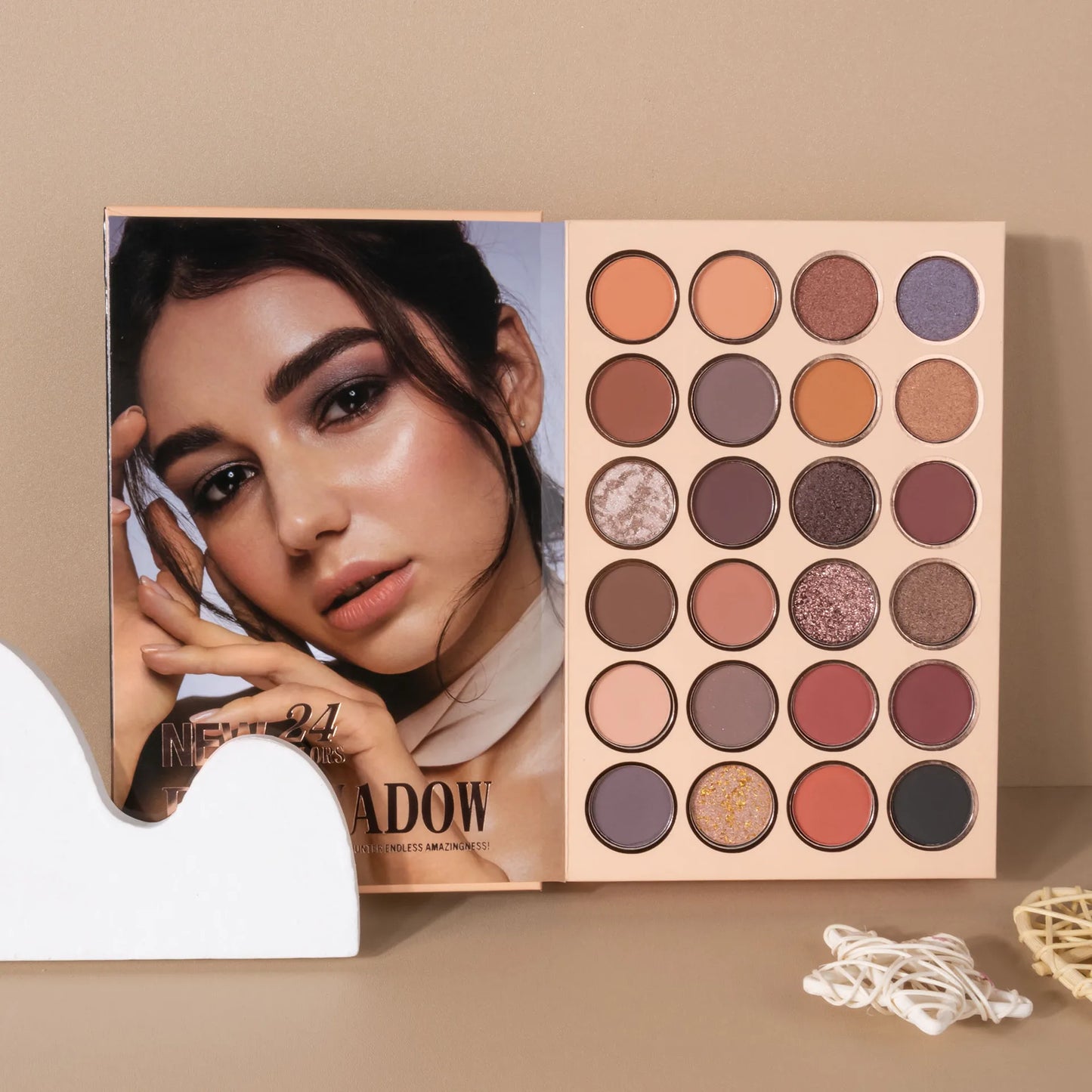 đ Professionell Makeup-palett med 54 fĂ€rger â Allt-i-ett: Ăgonskugga, Rouge, Highlighter & Contouring
