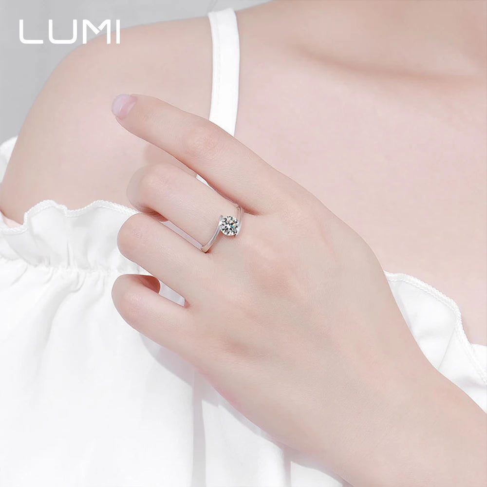 LUMI Moissanite Ring – 0.5–1ct – Minimalistisk Förlovningsring i Äkta S925 Silver med GRA Certifikat