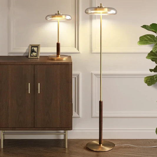 Modern Lyxig Golvlampa – Guldglans & Svampformad Glasdesign – För Sovrum & Vardagsrum