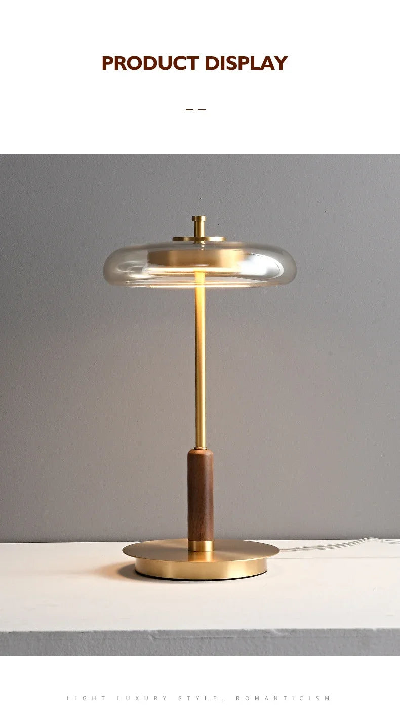 Modern Lyxig Golvlampa – Guldglans & Svampformad Glasdesign – För Sovrum & Vardagsrum