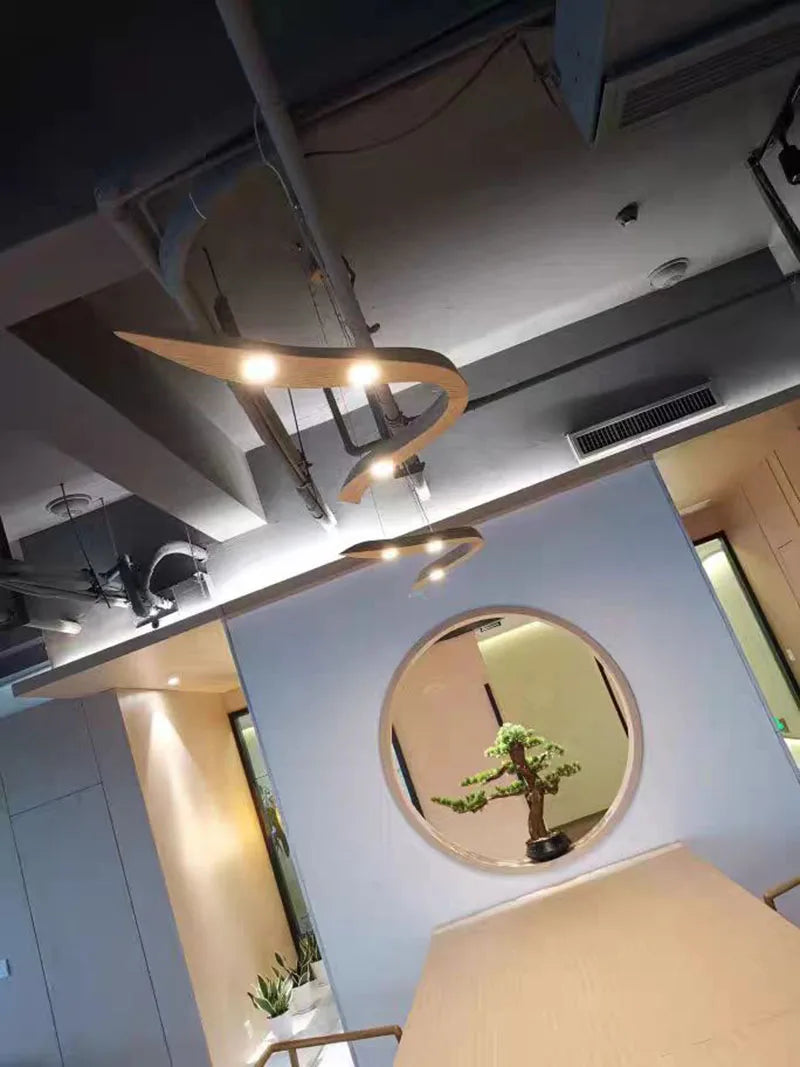 Modern Träpendellampa med LED – Elegant Takbelysning för Inomhusmiljöer