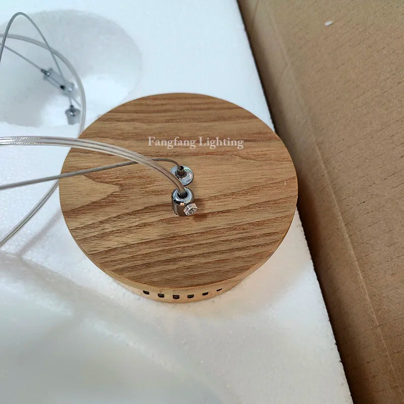 Modern Träpendellampa med LED – Elegant Takbelysning för Inomhusmiljöer