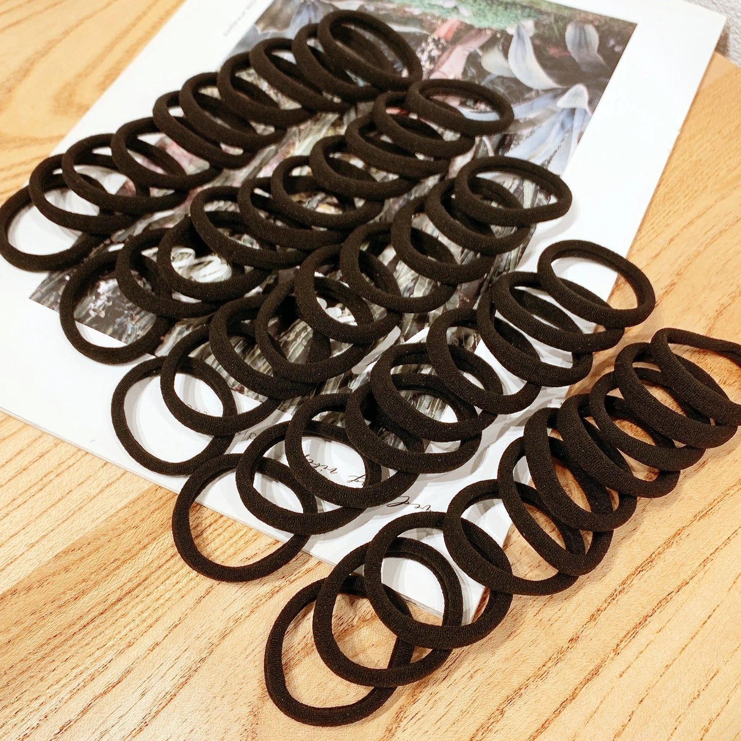 đ€ Elastiska HĂ„rband Svart/Vit â 50/100-pack | Hög Stretch & Stilren Design
