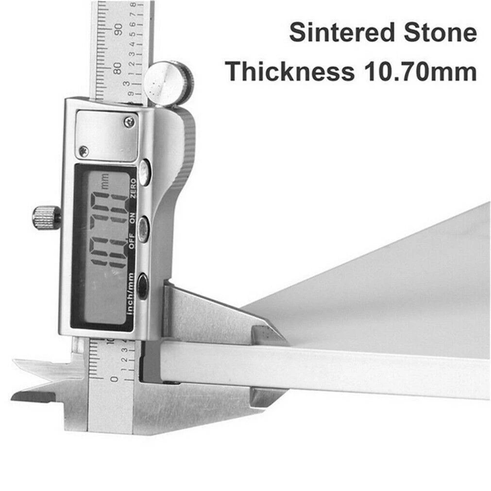 Wisfor Rund Sidobord med 2 Nivåer – Sintered Stone & Guldmetall – Modern Stil
