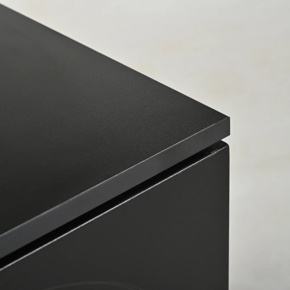 Modern Svart TV-bänk – Elegant Design med Justerbar Förvaring