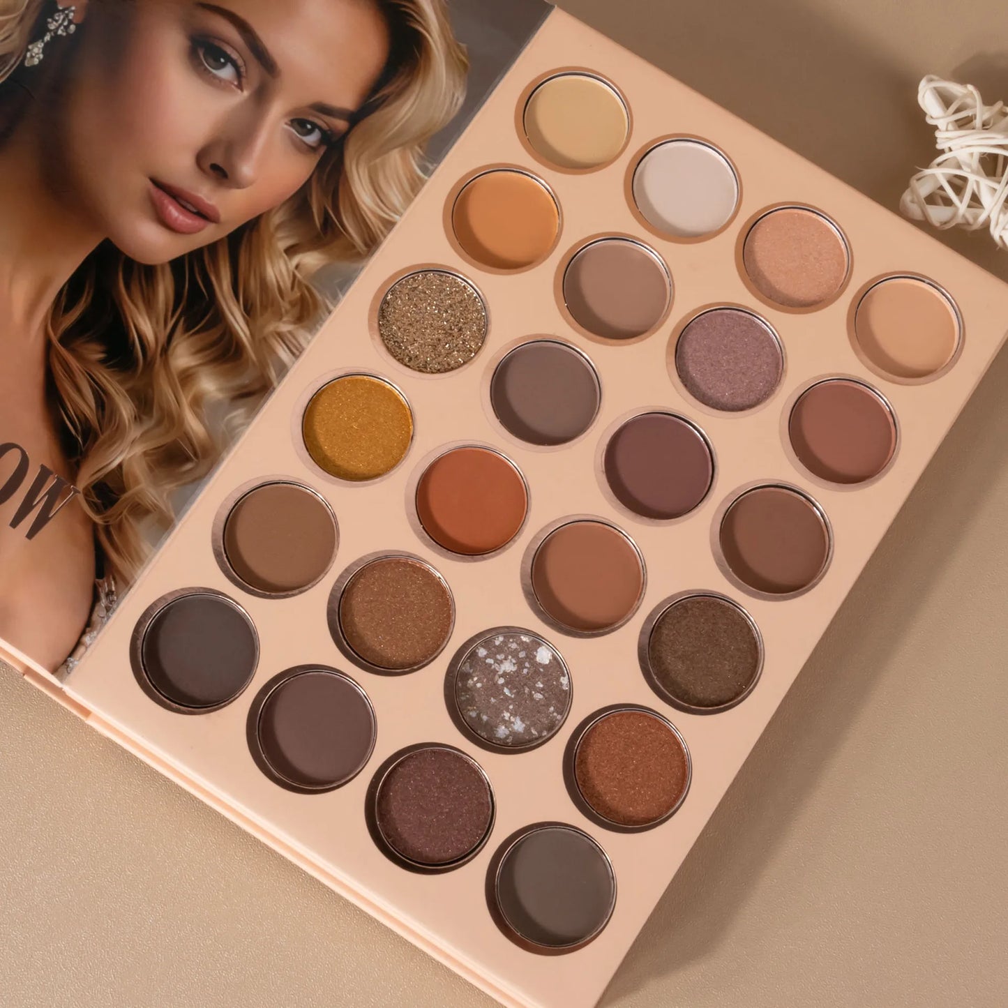 đ Professionell Makeup-palett med 54 fĂ€rger â Allt-i-ett: Ăgonskugga, Rouge, Highlighter & Contouring