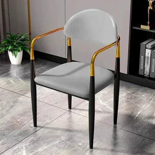 Designstol med Svarta Metallben – Mjuk & Ergonomisk – För Vardagsrum, Sminkhörna & Restaurang
