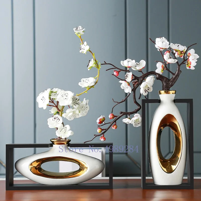 Keramisk Vas med Träram – Elegant Inredningsdetalj för Blommor & Hem