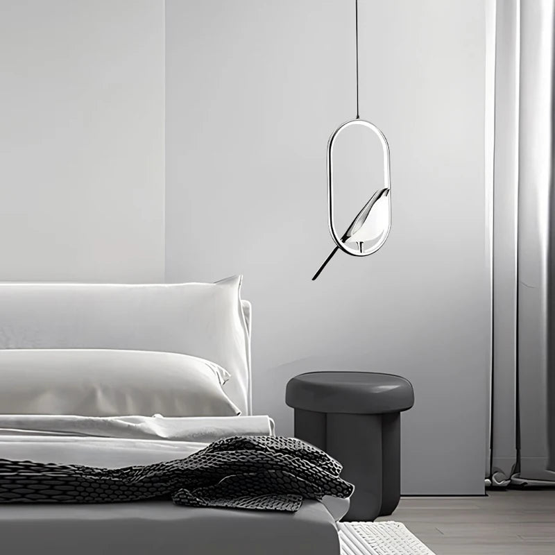 Roterbar LED-pendellampa med skata – modern taklampa i metall