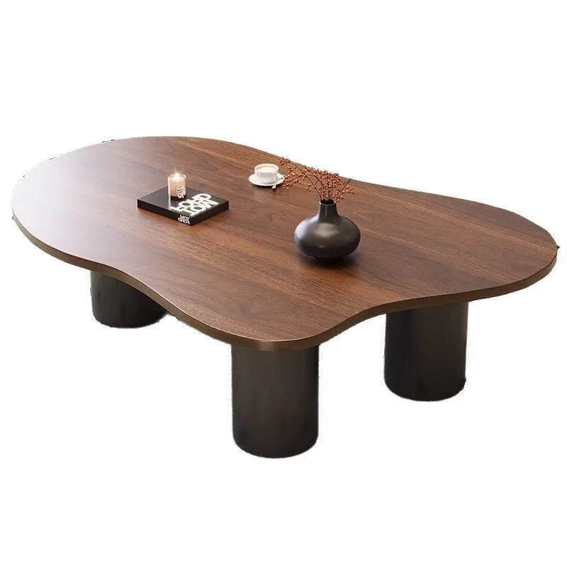 Cream Style Soffbord – Litet Te-/Kaffebord i Valnöt, Molnformad Kant, Perfekt för Små Lägenheter