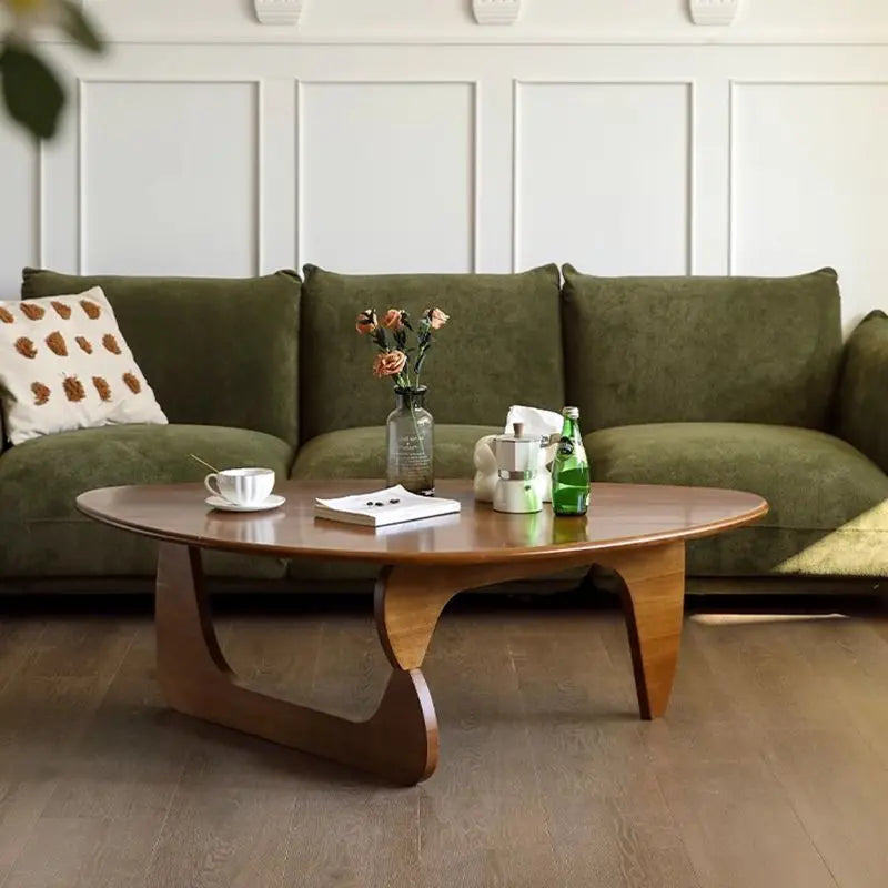 Triangulärt Tebord i Massivt Trä – Japansk Minimalism för Små Vardagsrum