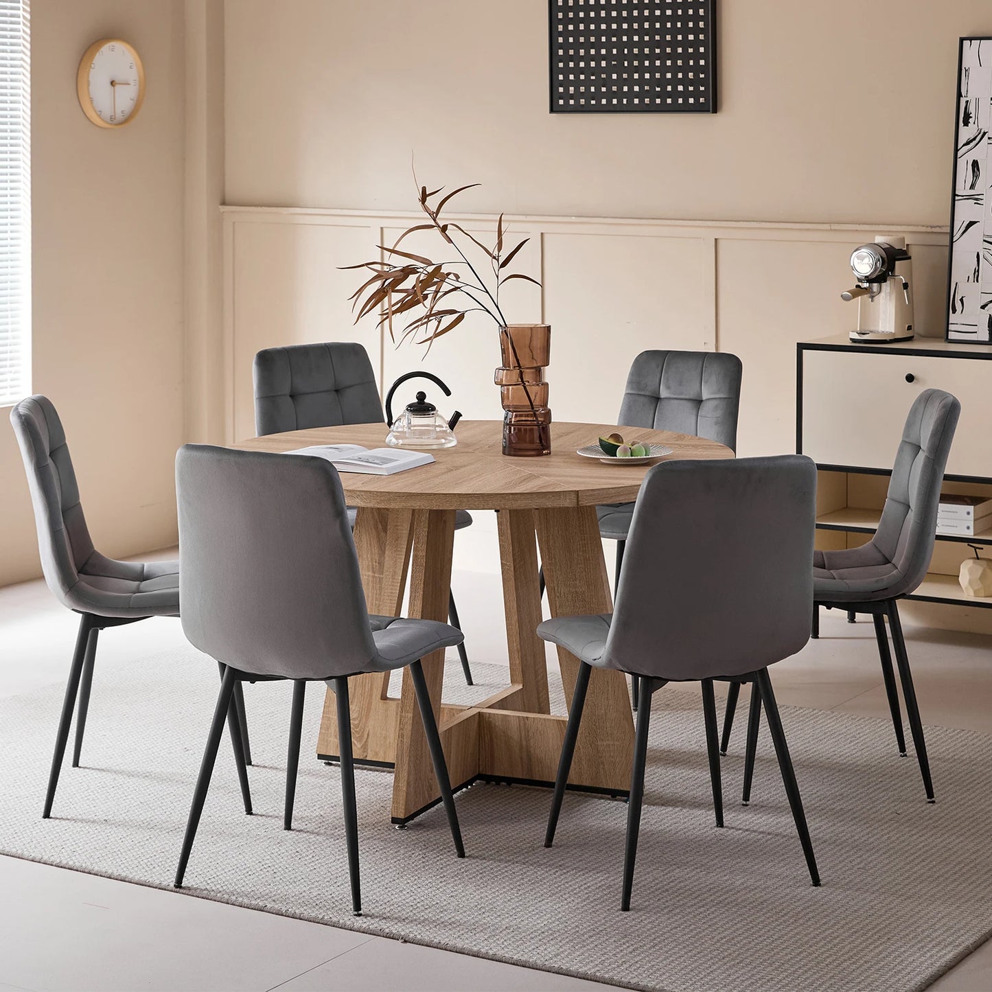 4-pack moderna matstolar i sammet med stoppad sits och metallben, nordisk minimalistisk stil, grå