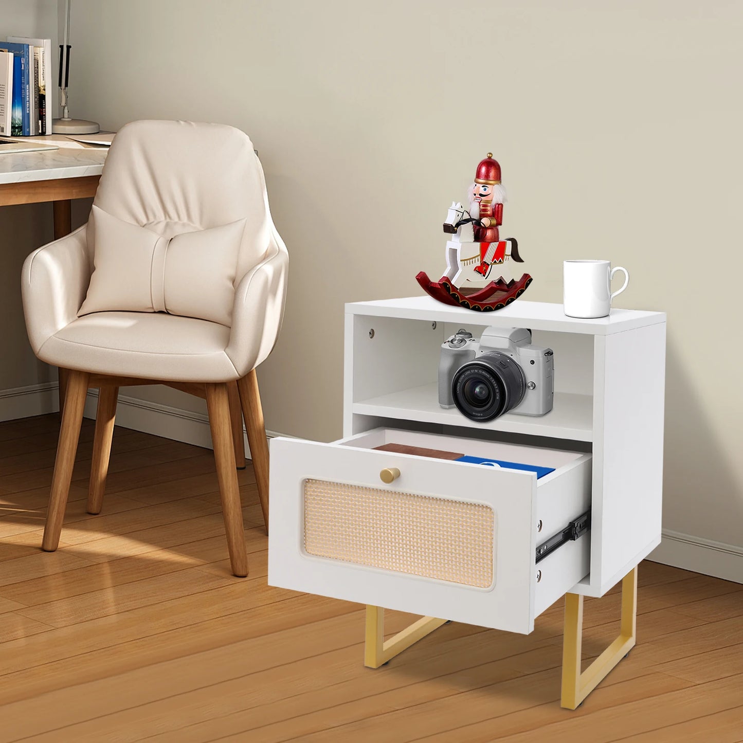 Kompakt Sängbord med Låda – 3 Nivåer & Rullhjul (39 × 29 × 56 cm)