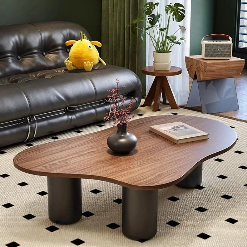 Cream Style Soffbord – Litet Te-/Kaffebord i Valnöt, Molnformad Kant, Perfekt för Små Lägenheter