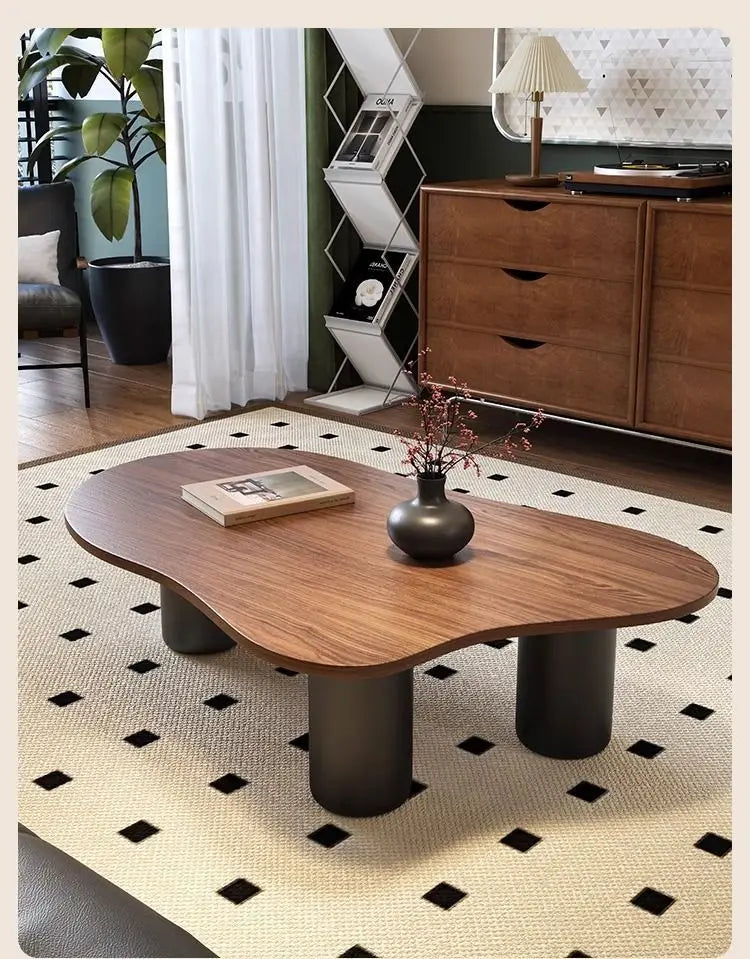 Cream Style Soffbord – Litet Te-/Kaffebord i Valnöt, Molnformad Kant, Perfekt för Små Lägenheter