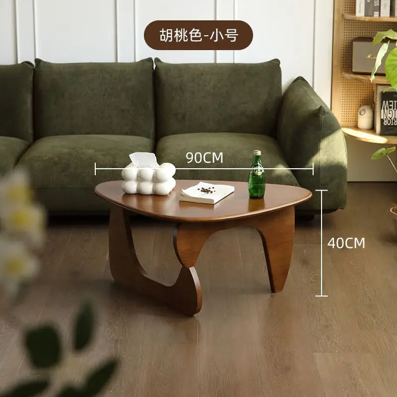 Triangulärt Tebord i Massivt Trä – Japansk Minimalism för Små Vardagsrum