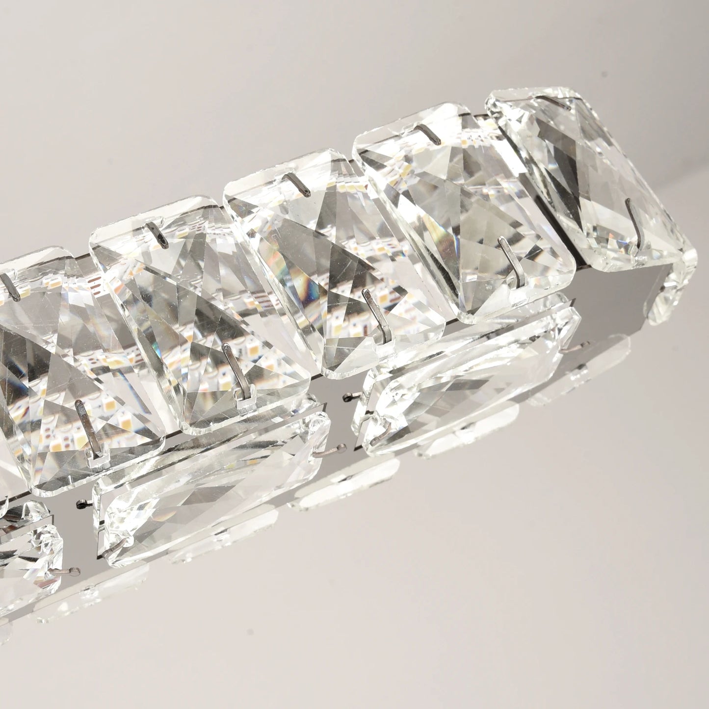 Vetrulus Kristalltaklampa – Modern Lyx i Krom & Kristall