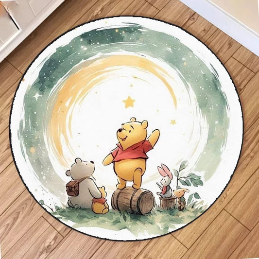 runda matta med Nalle Puh-motiv! Perfekt för barnrum, vardagsrum, badrum eller som dörrmatta.