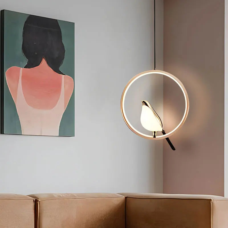 Roterbar LED-pendellampa med skata – modern taklampa i metall