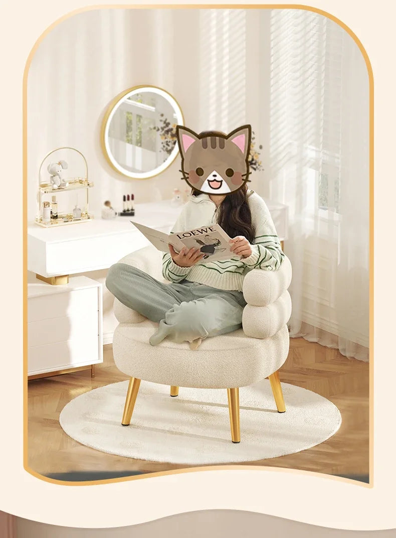 Fluffig 1-sits Soffa – Nordisk Lyx för Vardagsrum & Sminkhörna