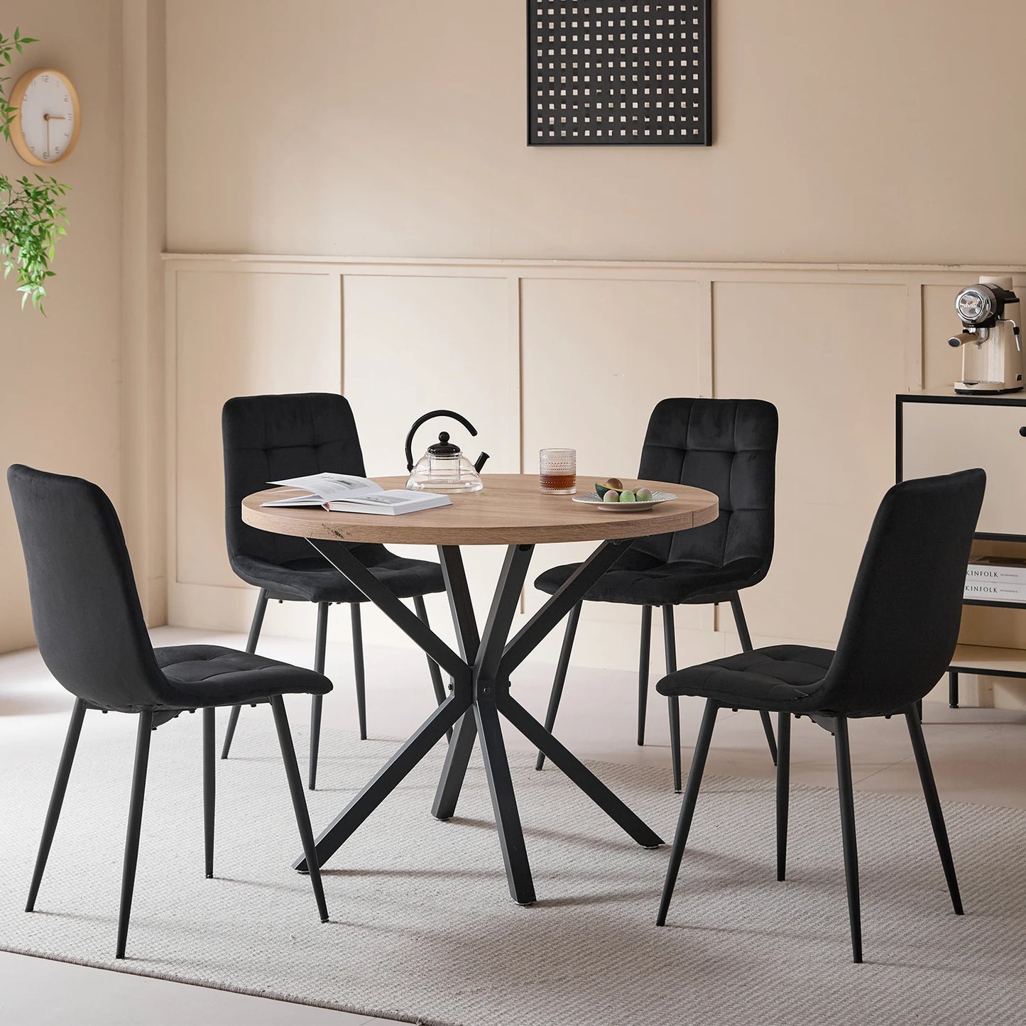 4-pack moderna matstolar i sammet med stoppad sits och metallben, nordisk minimalistisk stil, grå