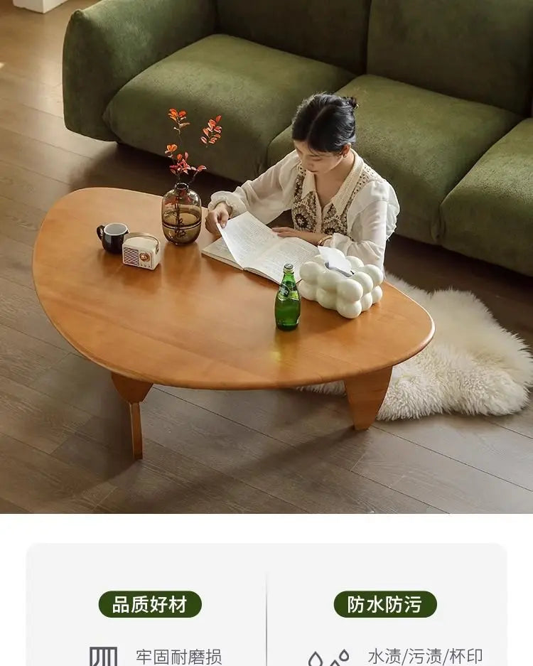 Triangulärt Tebord i Massivt Trä – Japansk Minimalism för Små Vardagsrum