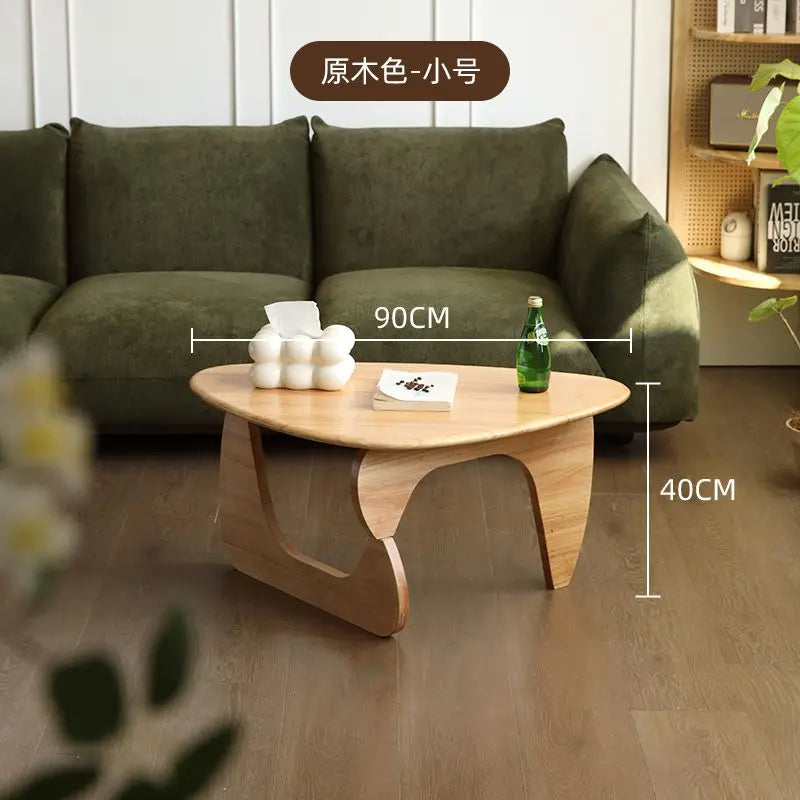 Triangulärt Tebord i Massivt Trä – Japansk Minimalism för Små Vardagsrum