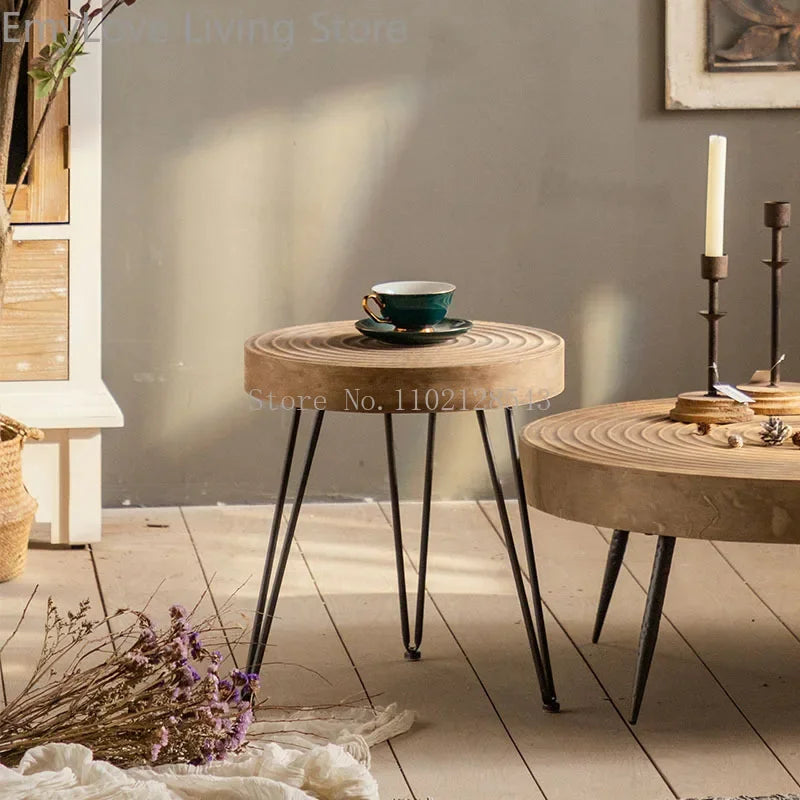 Kombinerade Runda Soffbord – Minimalistisk Design i Massiv Alm