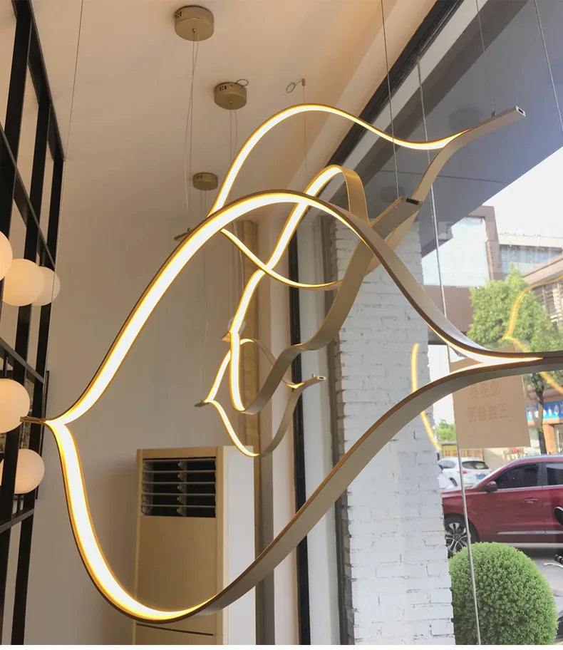 Postmodern Vågformad Taklampa – LED Pendellampa med Fjärrkontroll – För Utställning, Vardagsrum & Butik