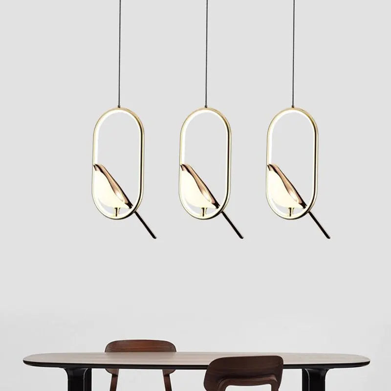 Roterbar LED-pendellampa med skata – modern taklampa i metall