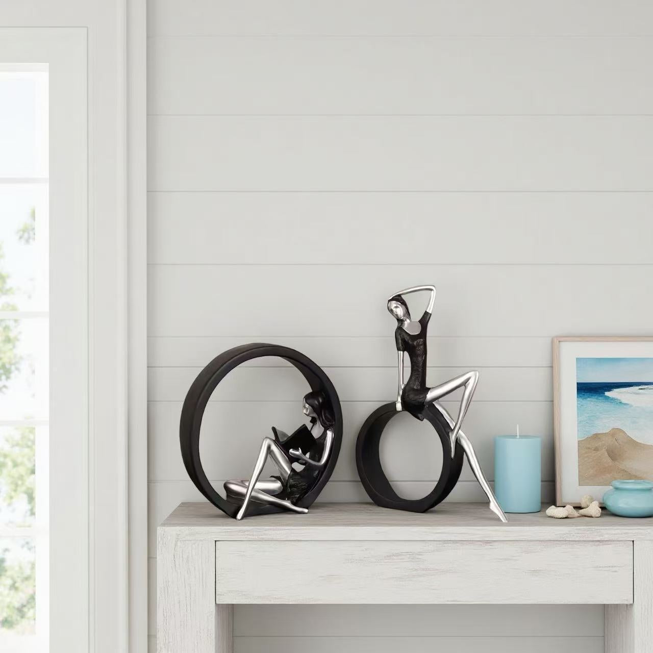 2 Yoga‑flickor + 1 Läsande Flicka – Nordiska Resinfigurer, Elegant Konst & Heminredning