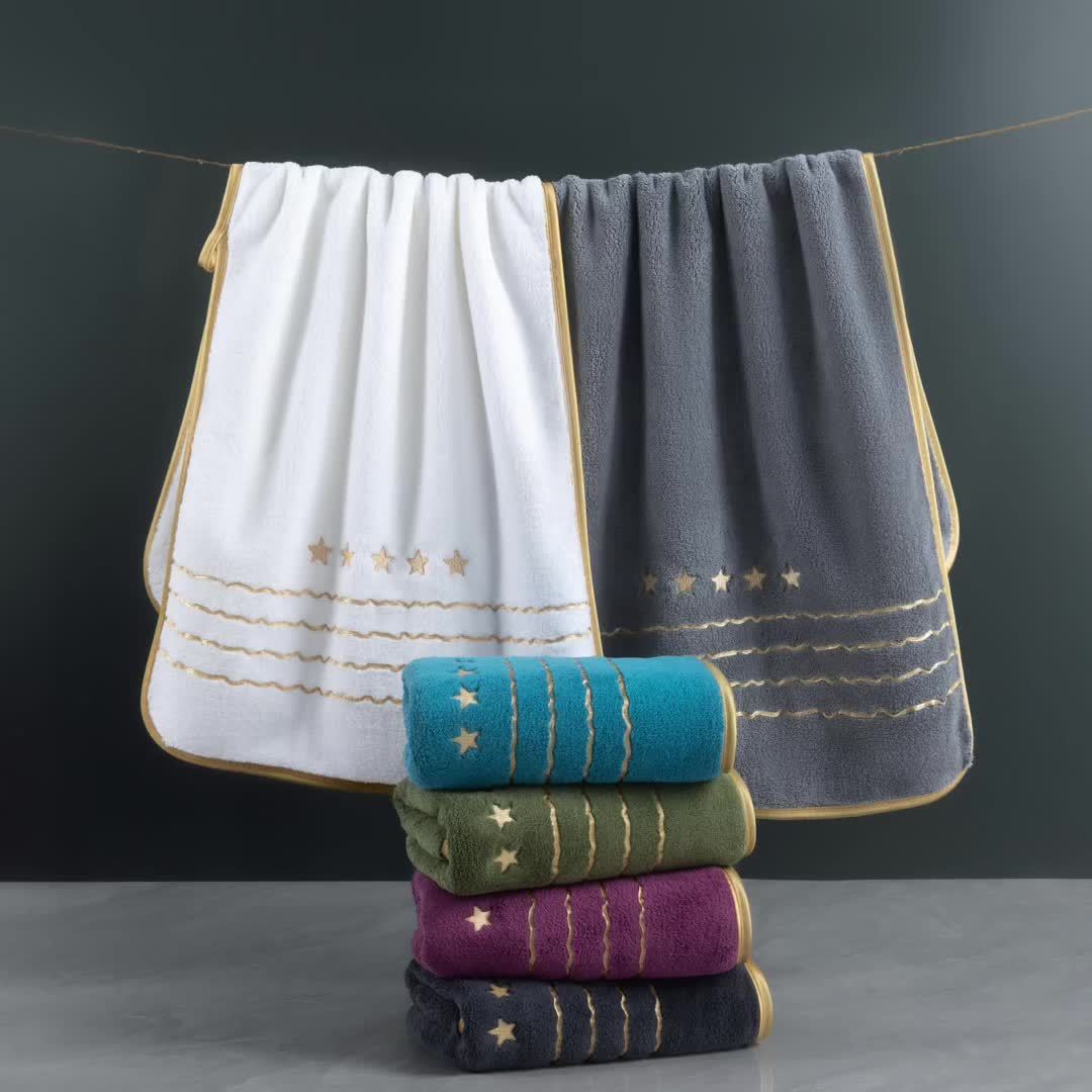 Lyxigt 4-delars Handduksset med Broderi – Ultramjukt Mikrofiber, Guldtråd, Femstjärnig Kvalitet